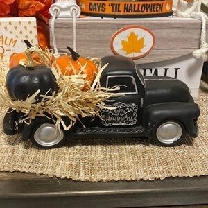 SPOOKY HALLOWEEN TRUCK WITH HAY BALES AND PUMPKINS